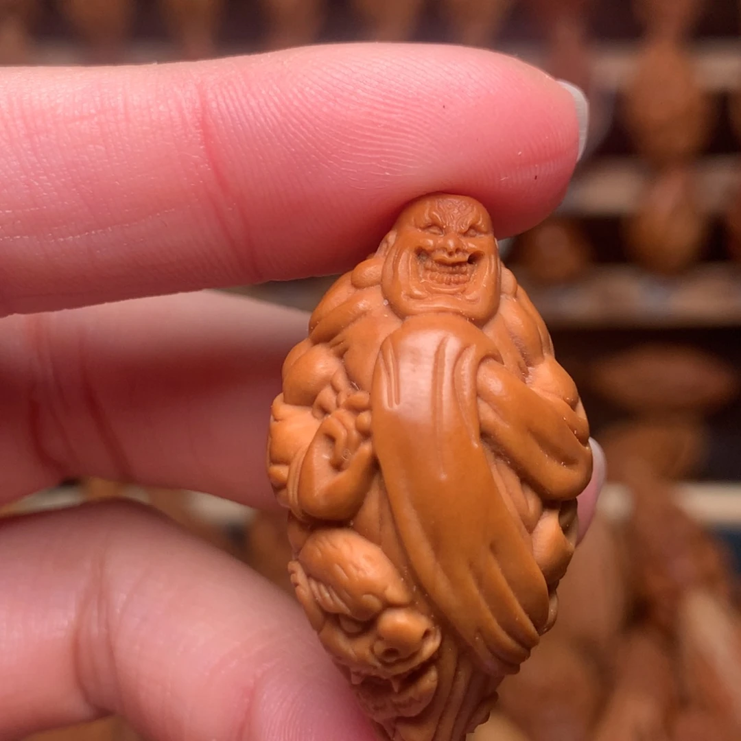 把件橄榄核强招恶僧