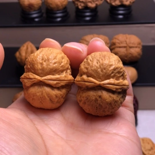 文玩核桃把件玉面鹦鹉23