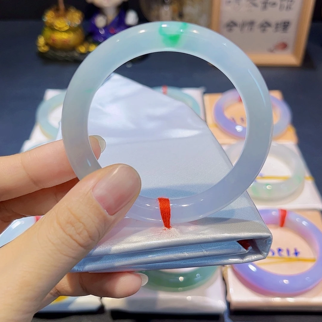 翡翠手镯未镶嵌翡翠手镯