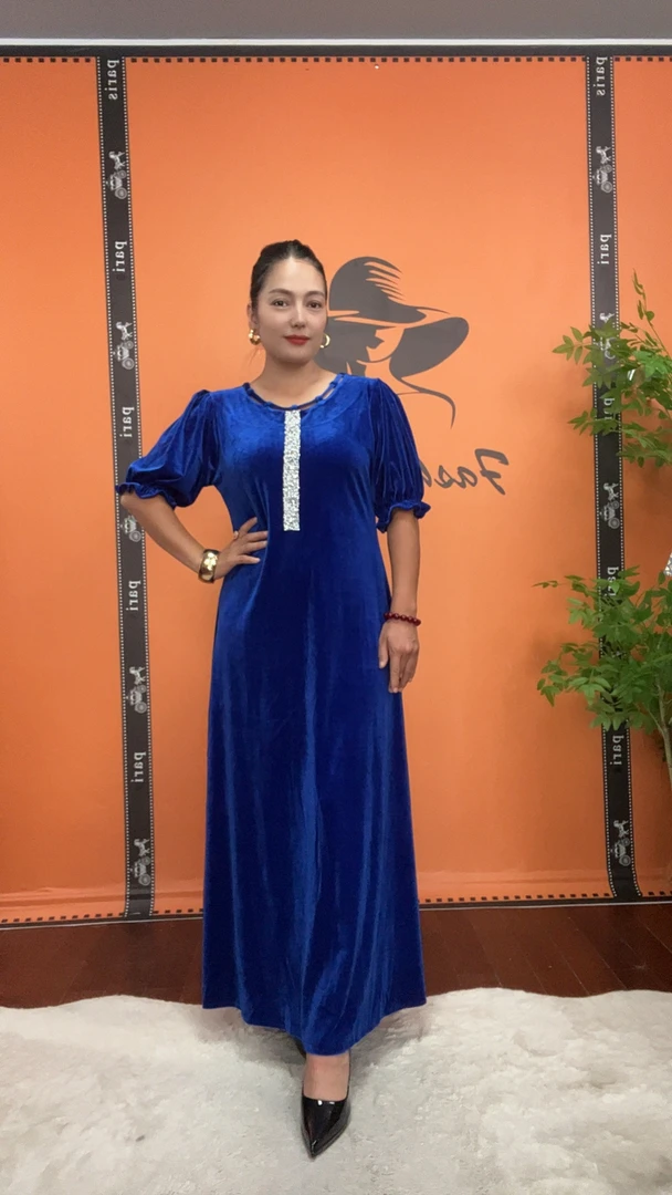 高级感连衣裙女秋季新款2025显瘦气质圆领透气金丝绒长裙大码女装