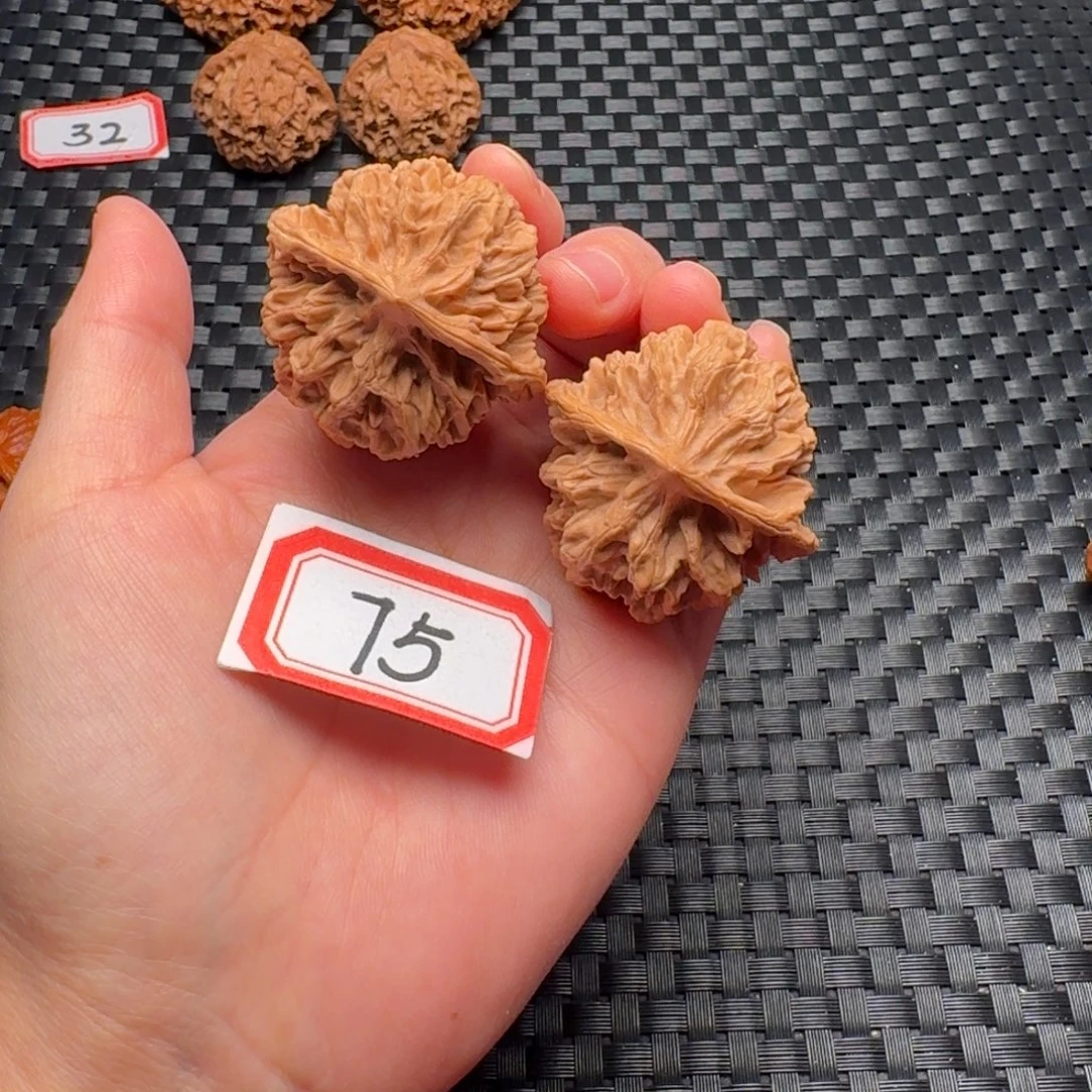 核桃把件帝王44尺