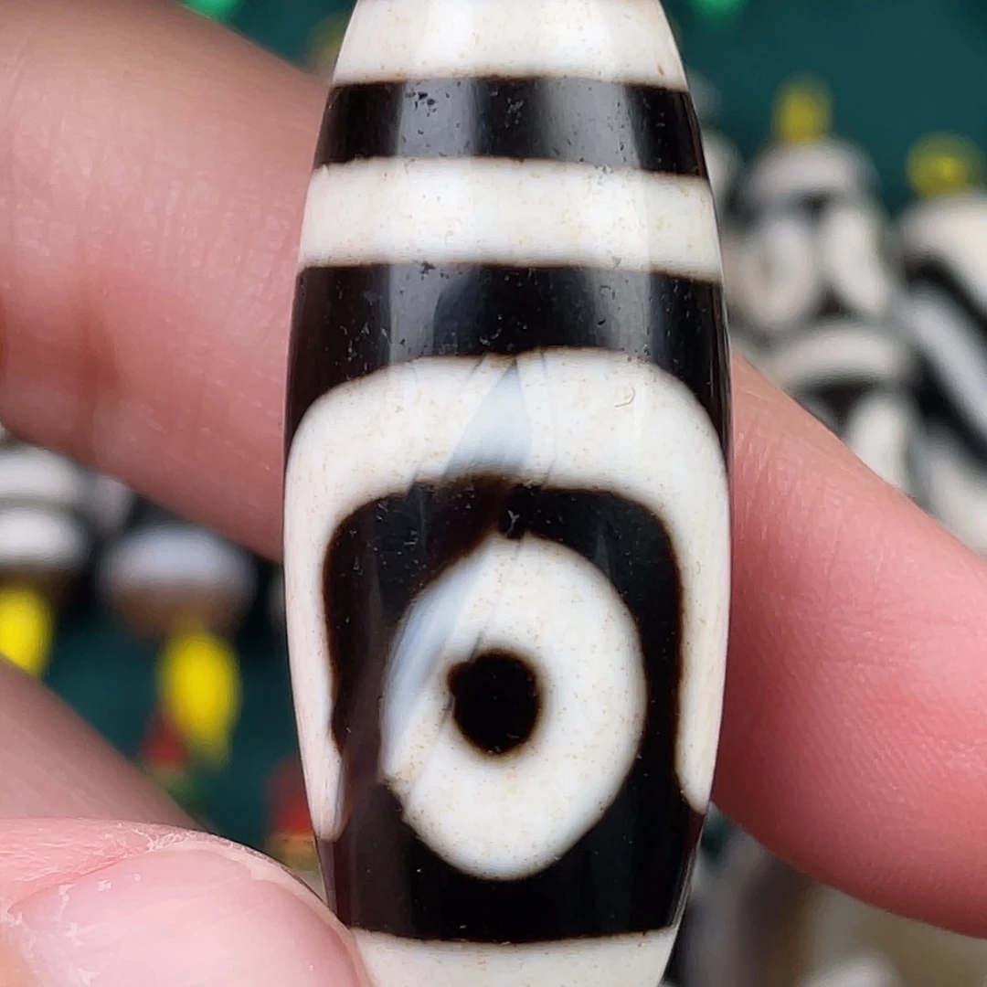 玛瑙/玉髓裸珠38.3 15.2mm 行运二眼图腾