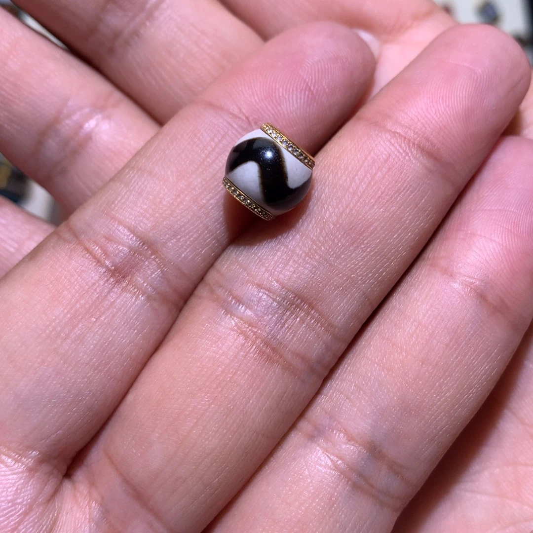 小***馋非金属虎牙文玩配饰
