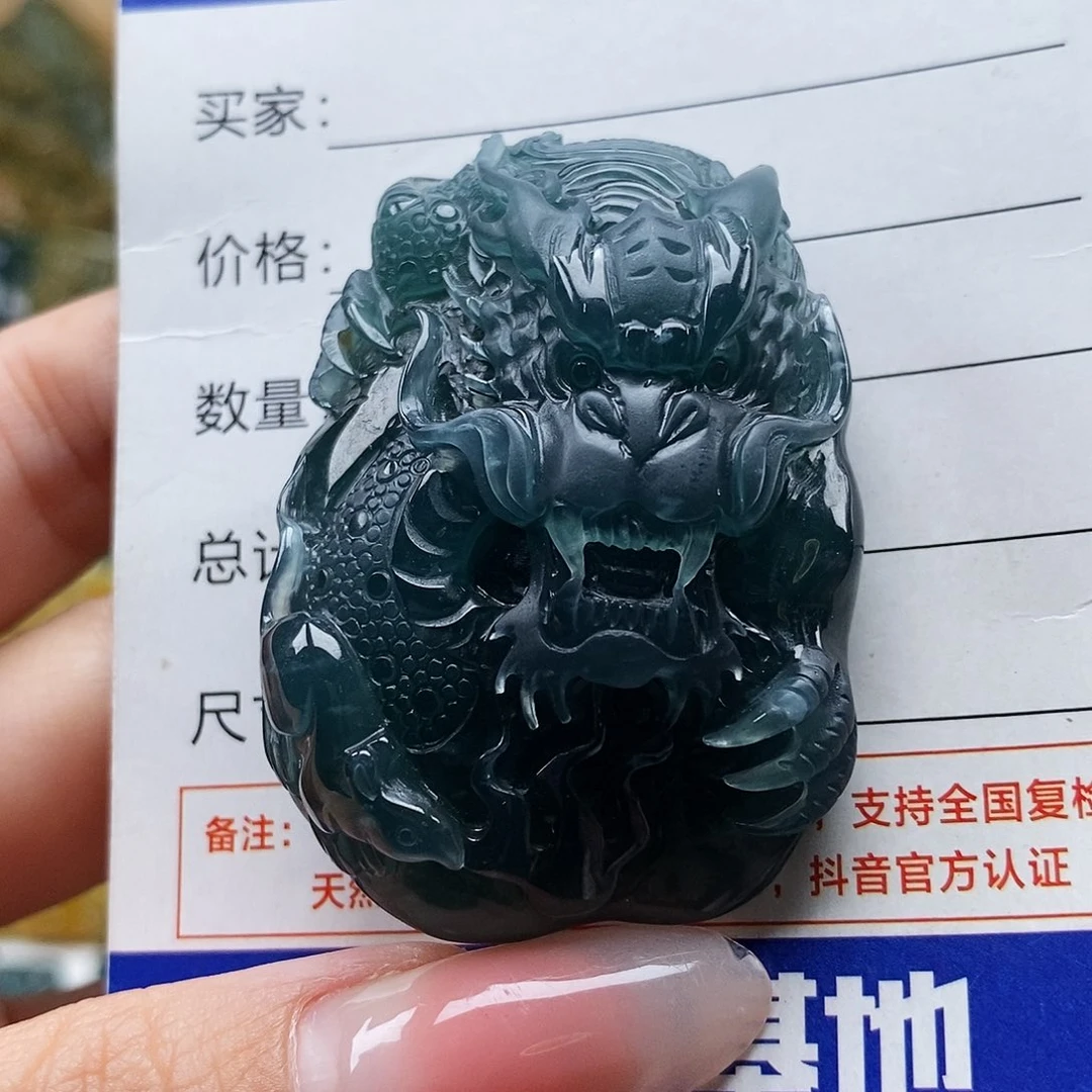 翡翠未镶嵌颈饰龙牌