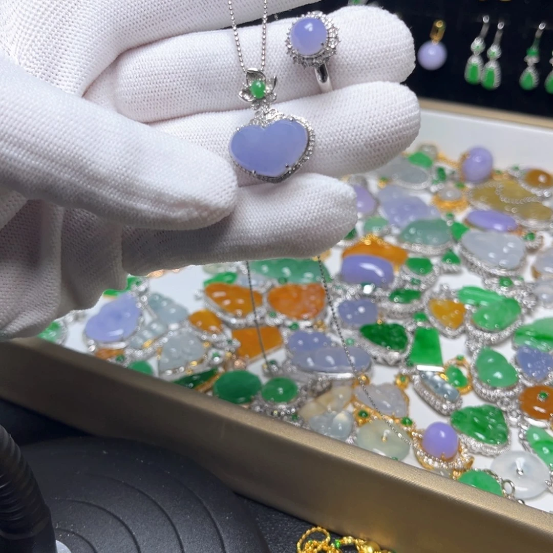 翡翠颈饰未镶嵌在