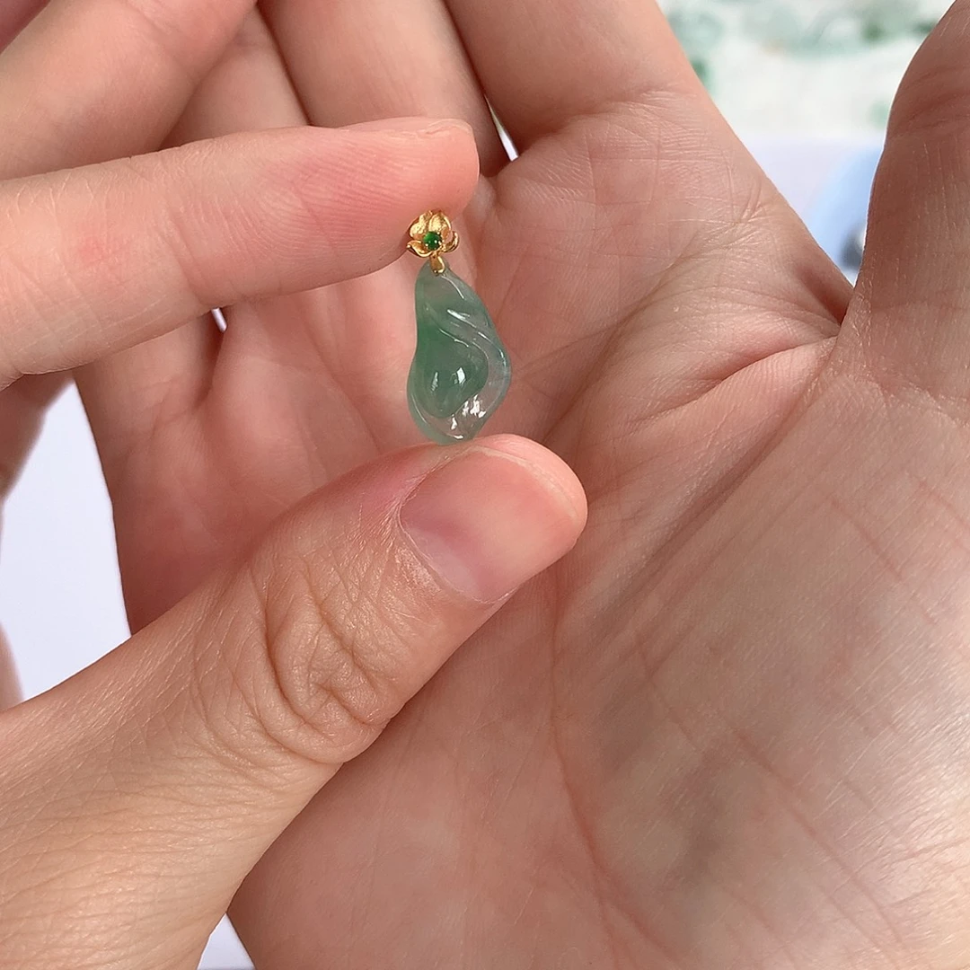 翡翠18K金镶嵌颈饰兰花