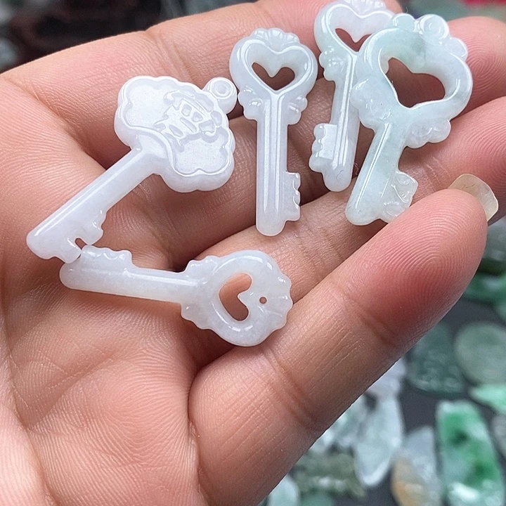 吊坠(不含链)未镶嵌翡翠一个30