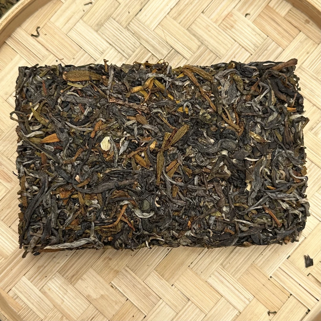 云南古树茶螃蟹脚200克砖