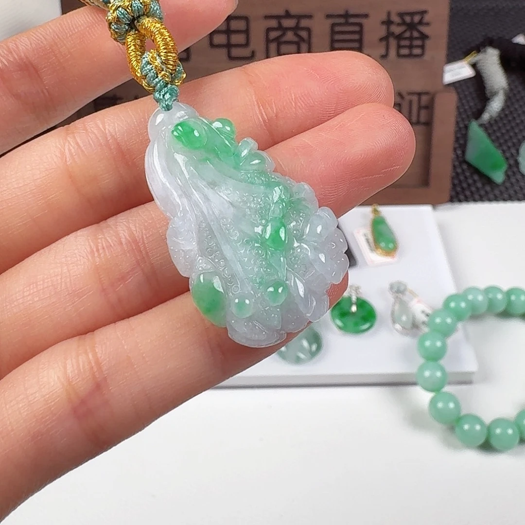 翡翠未镶嵌颈饰1111111