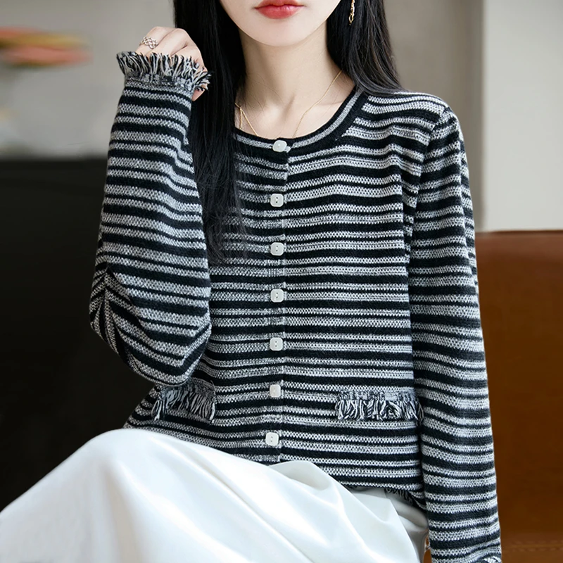 哥弟阿玛施正品秋季圆领百搭小香风条纹女短款针织衫上衣长袖时尚