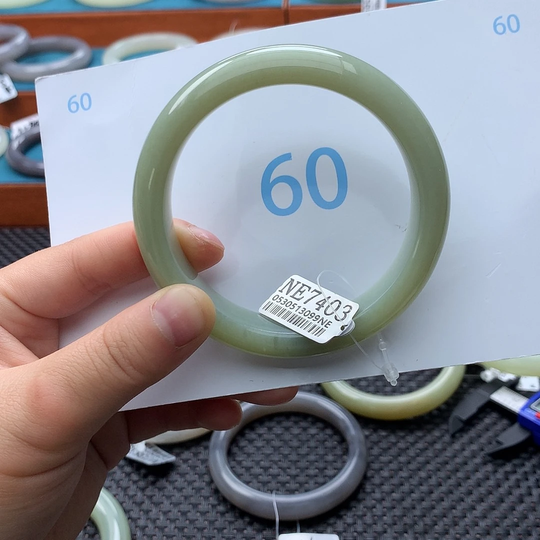 @****和田玉未镶嵌手镯