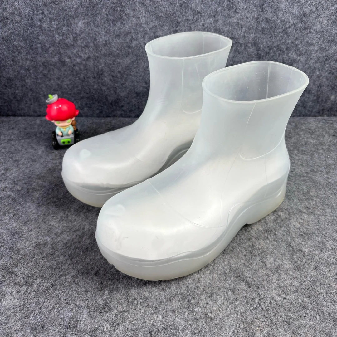 95新 BOTTEGA VENETA/葆蝶家 透明玻璃色Puddl雨靴 36码 YLP1590