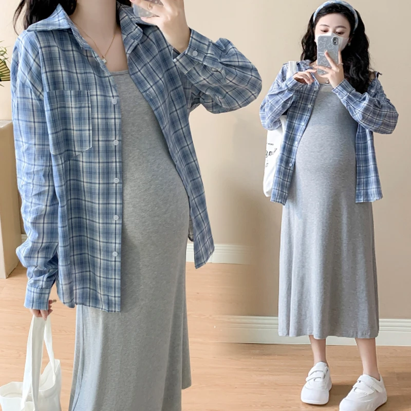 2025新款孕妇春夏薄款灰色连衣裙针织吊带裙+蓝色格子衬衣两件套