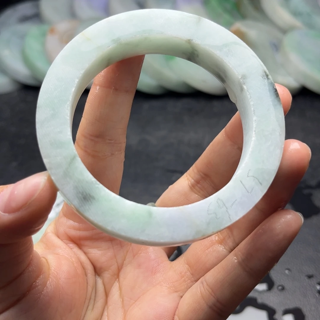 定制翡翠未镶嵌翡翠手镯