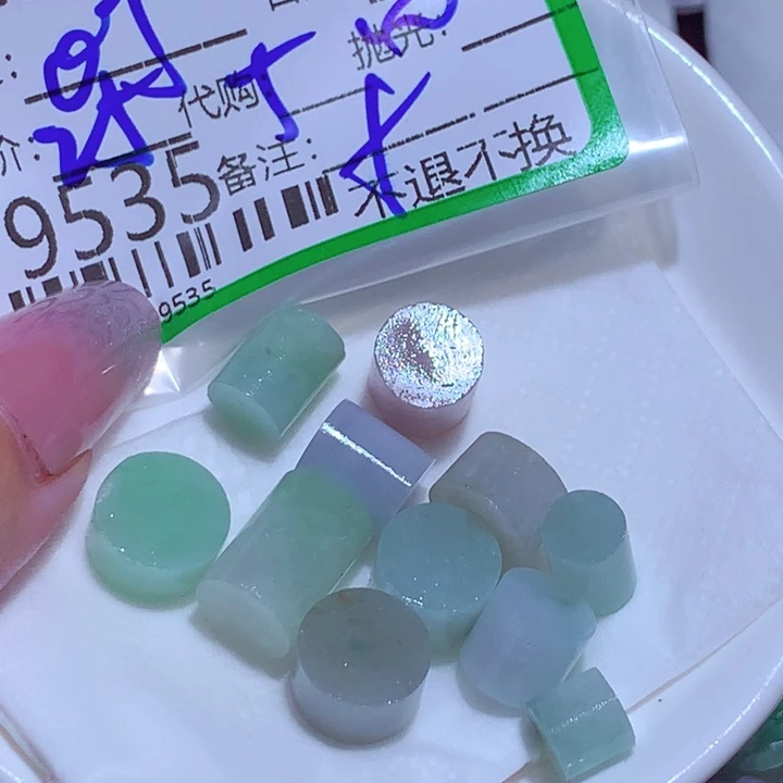 叮***猫定制翡翠未镶嵌Fbn