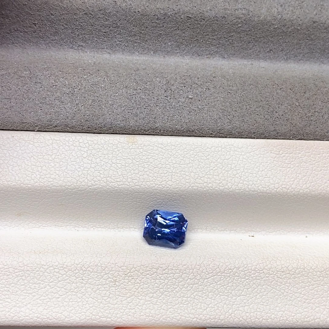 蓝宝石裸石1.68克拉天然矢车菊蓝宝石