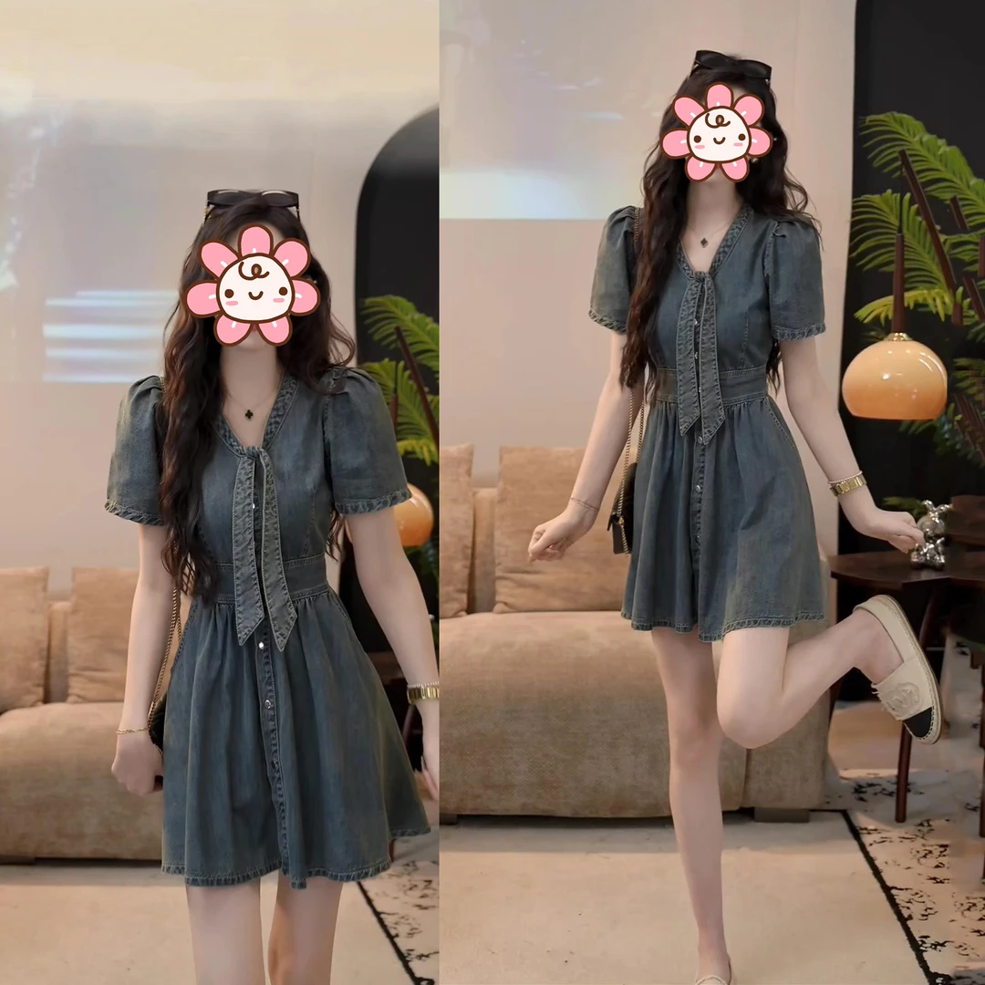 法式赫本风V领复古牛仔连衣裙女2025夏季新款小个子减龄收腰短裙