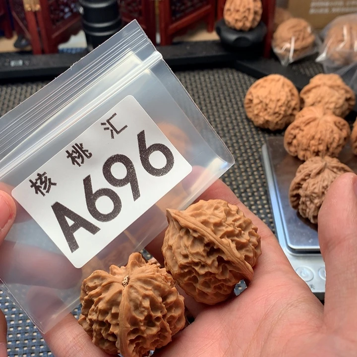 文玩核桃吊坠龙鳞