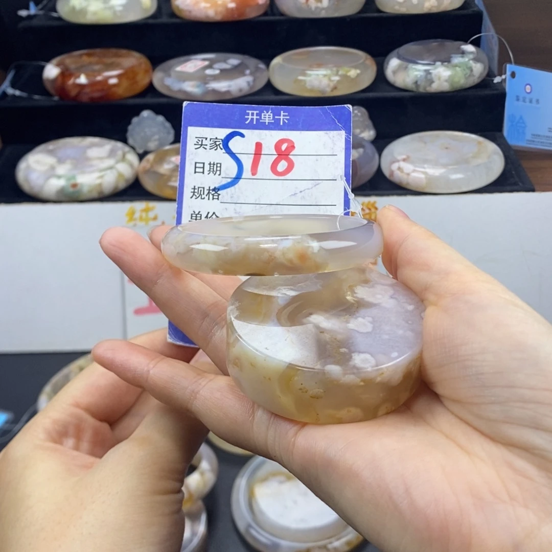 未镶嵌手镯石英质玉