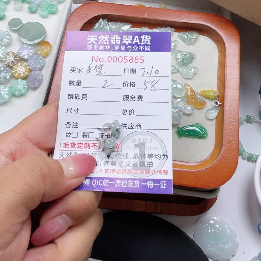 翡翠未镶嵌颈饰稚**减