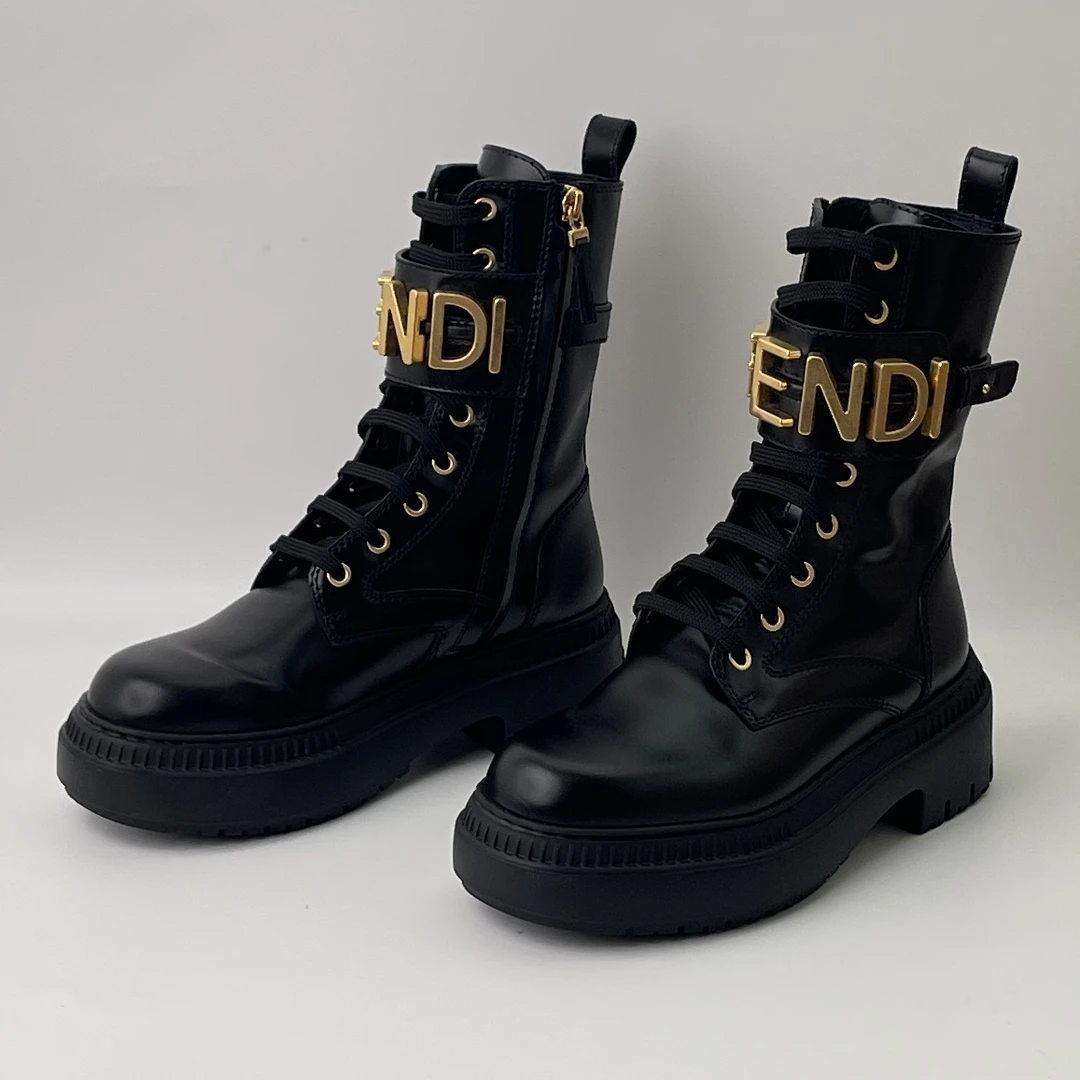 未使用 Alexander McQueen/亚历山大·麦昆 35码 黑金LOGO 马丁靴