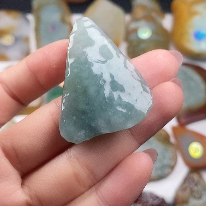 颈饰未镶嵌翡翠天然