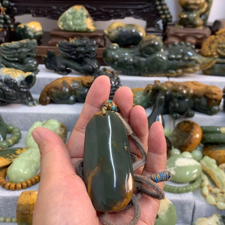 0***0未镶嵌岫岩河磨玉（透闪石质玉）把件