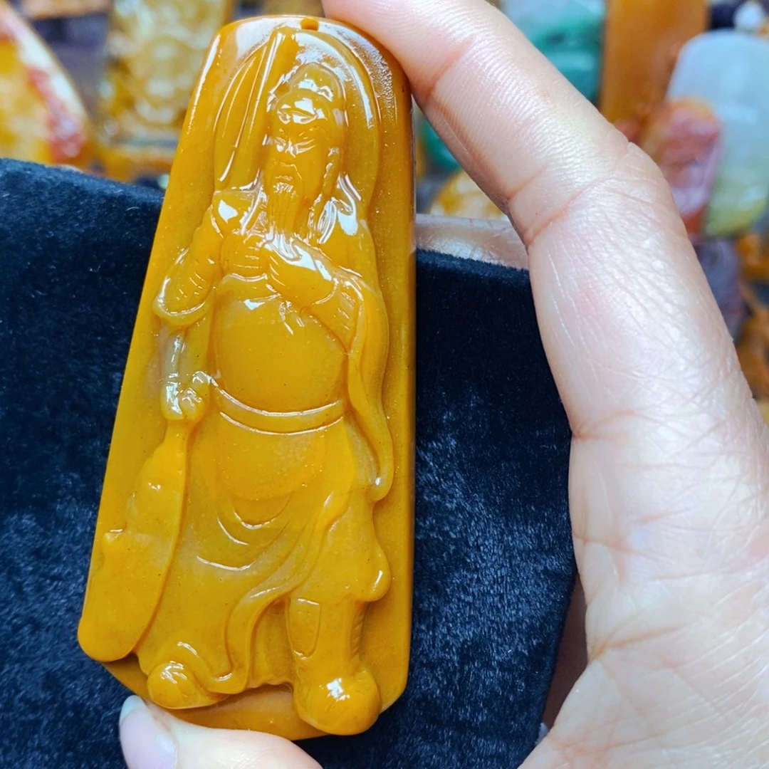 未镶嵌石英质玉（黄龙玉）颈饰