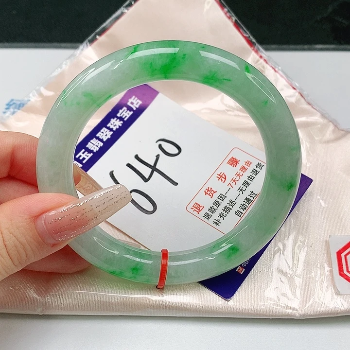 未镶嵌手镯（圆镯）翡翠