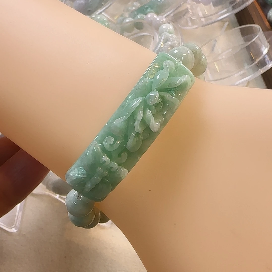 翡翠未镶嵌颈饰手牌