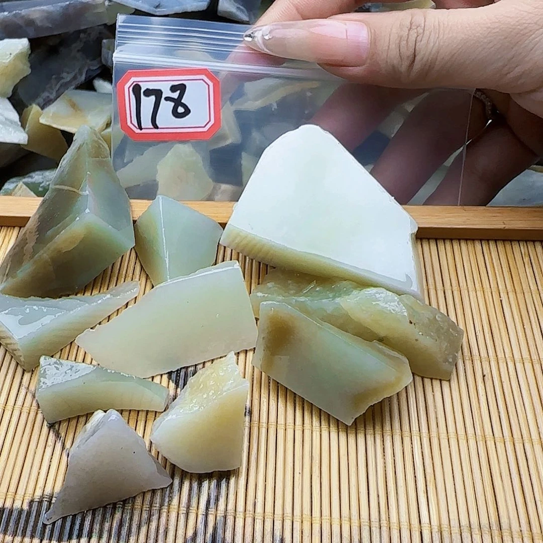 石***惊和田玉未镶嵌珠宝半成品