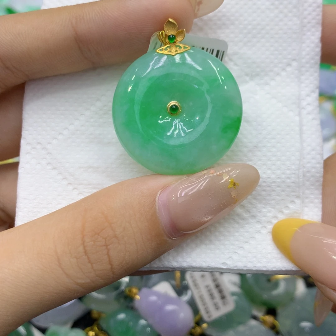 翡翠18K金镶嵌颈饰