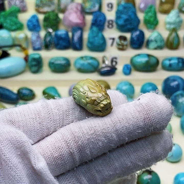 绿松石配饰未镶嵌