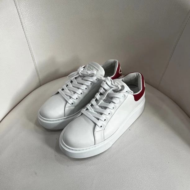 99新 Prada/普拉达 普拉达鞋子 37码