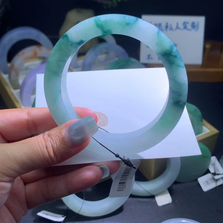 定制翡翠未镶嵌翡翠手镯