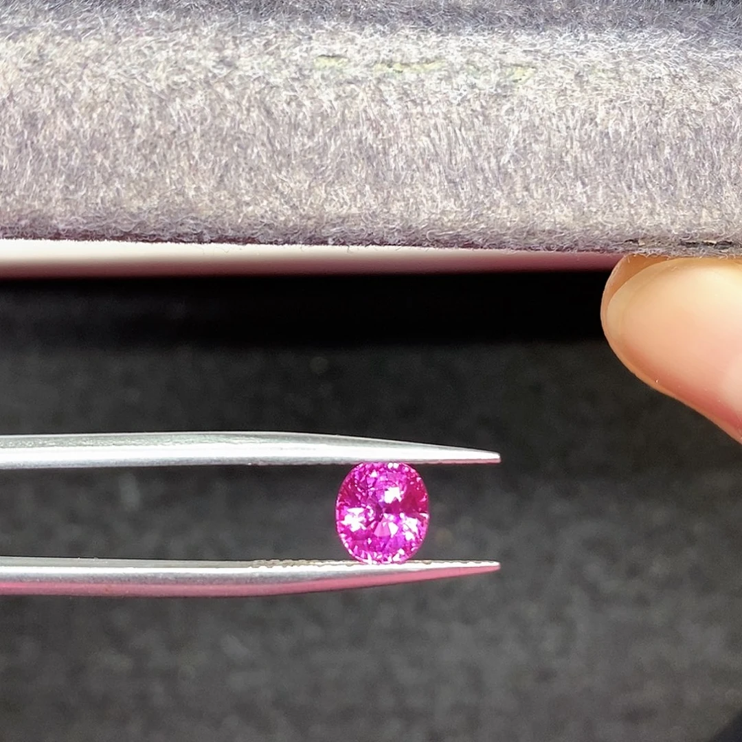 蓝宝石裸石1.37克拉天然无烧玻璃体璀璨火彩粉紫蓝宝石
