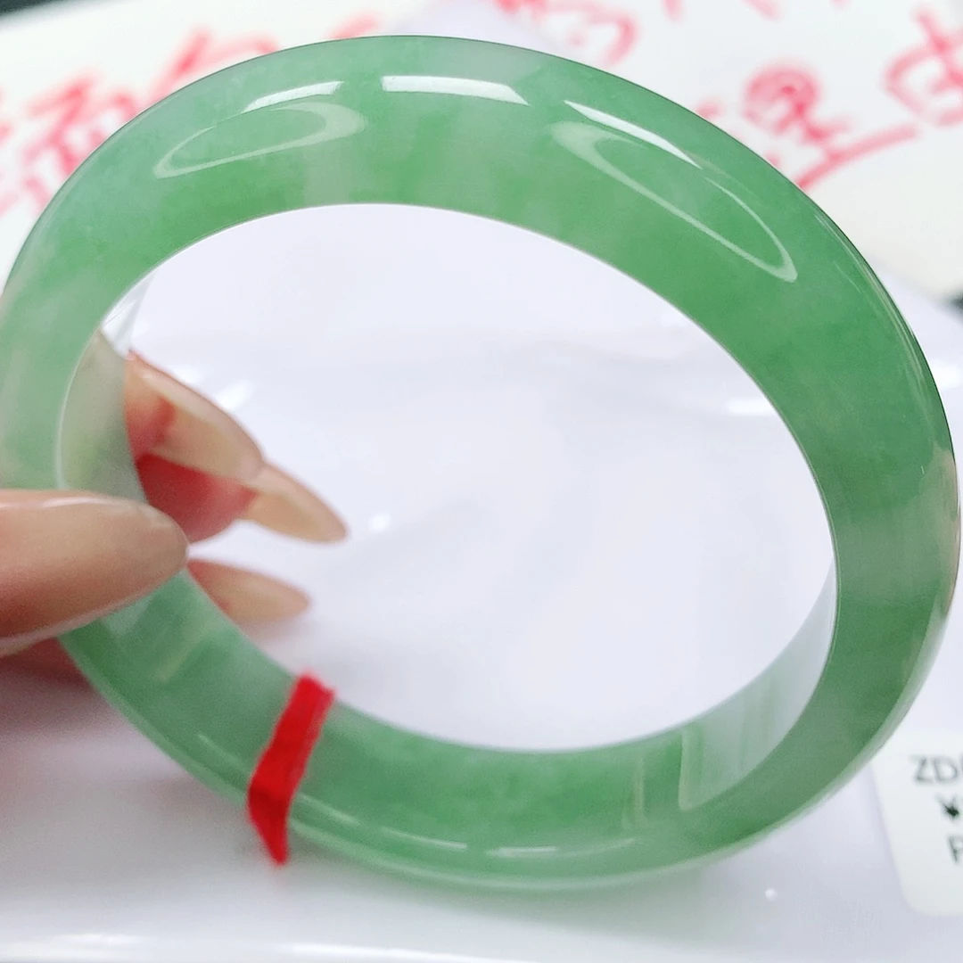 未镶嵌手镯翡翠完美80
