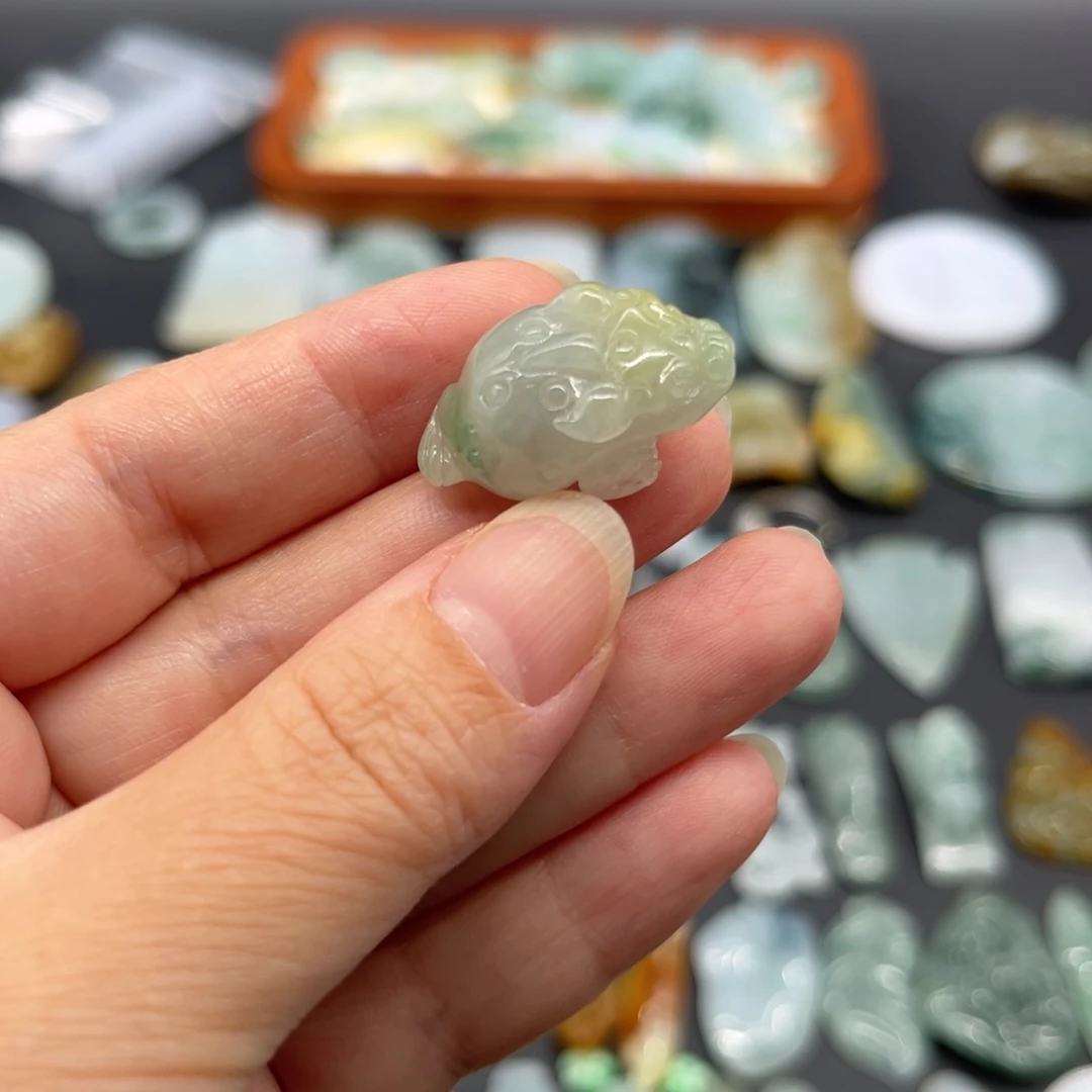 颈饰未镶嵌翡翠金蟾