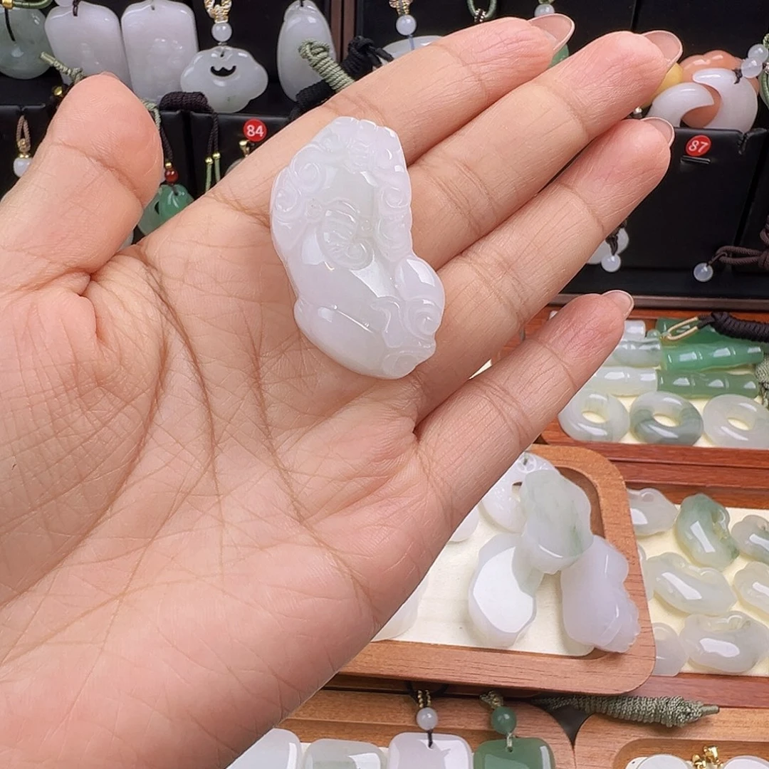 石英质玉未镶嵌颈饰