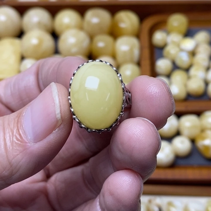 蜜蜡琥珀画未镶嵌瑾****?