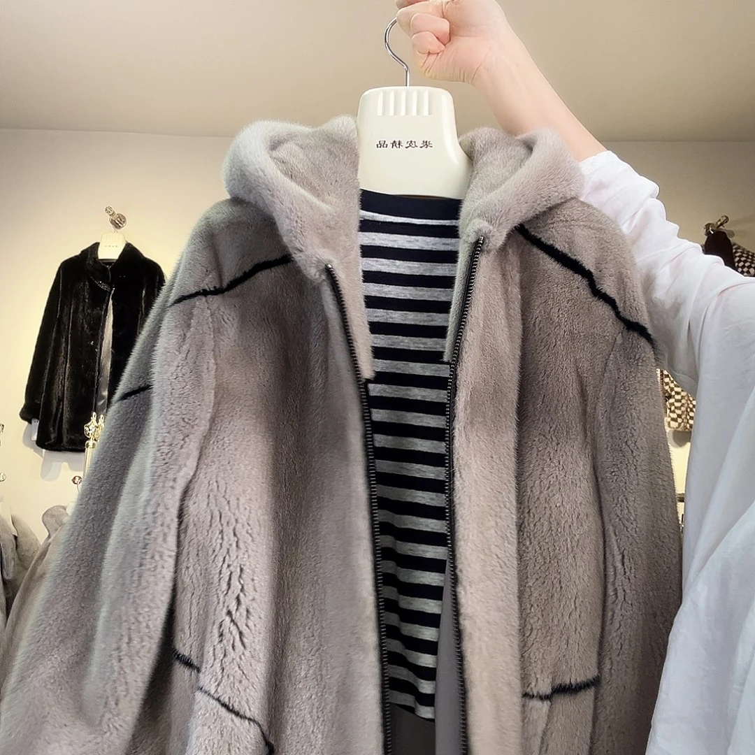 皮草外套搭配黑色