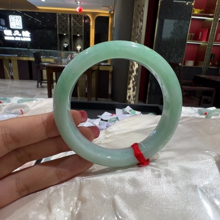 我***好翡翠未镶嵌手镯冰果阳绿5758