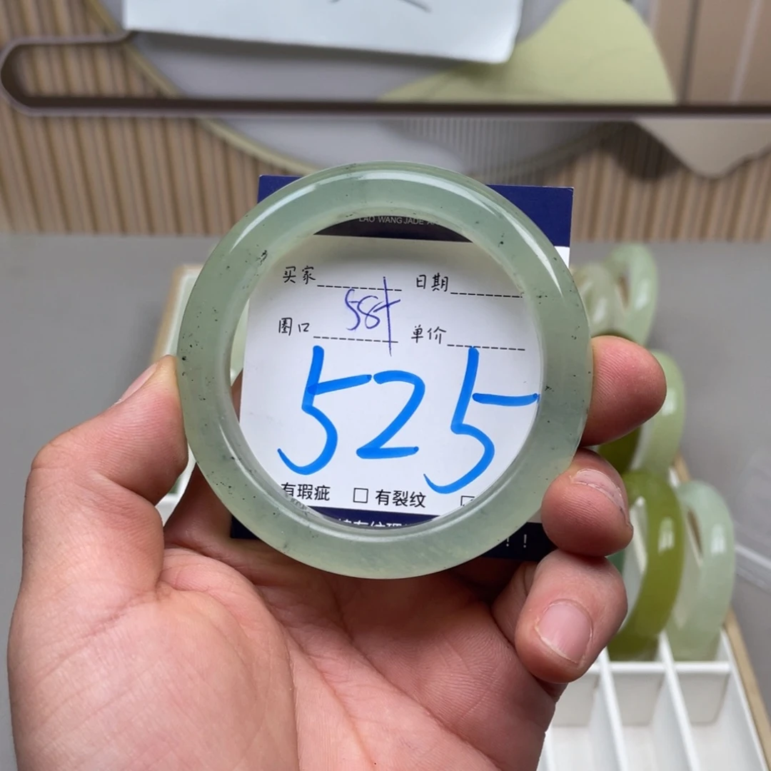 岫玉手镯手镯未镶嵌