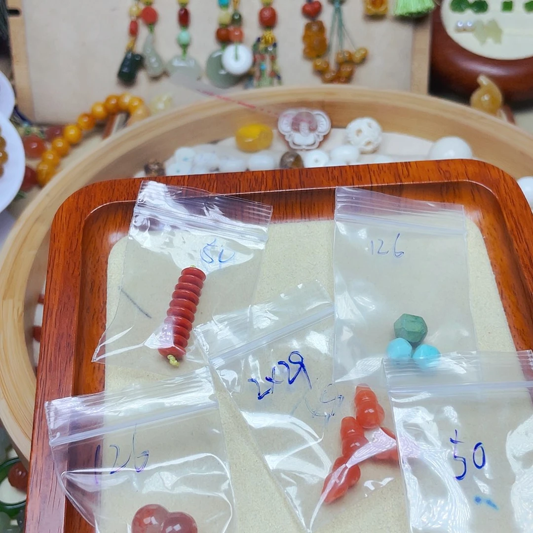 *****琥珀未镶嵌裸石拍5件