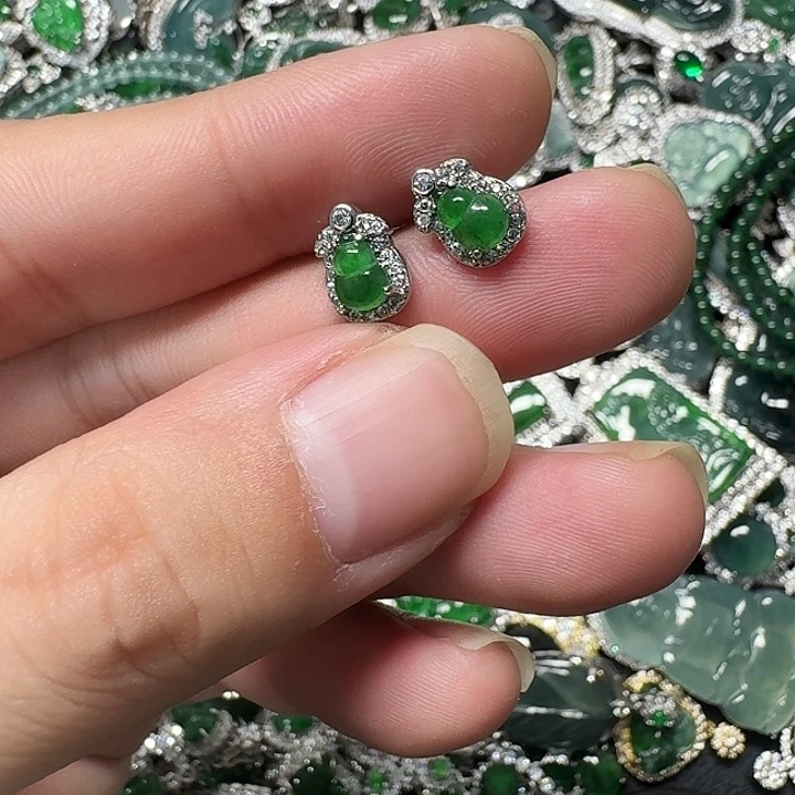 翡翠未镶嵌颈饰天然A货翡翠放漏