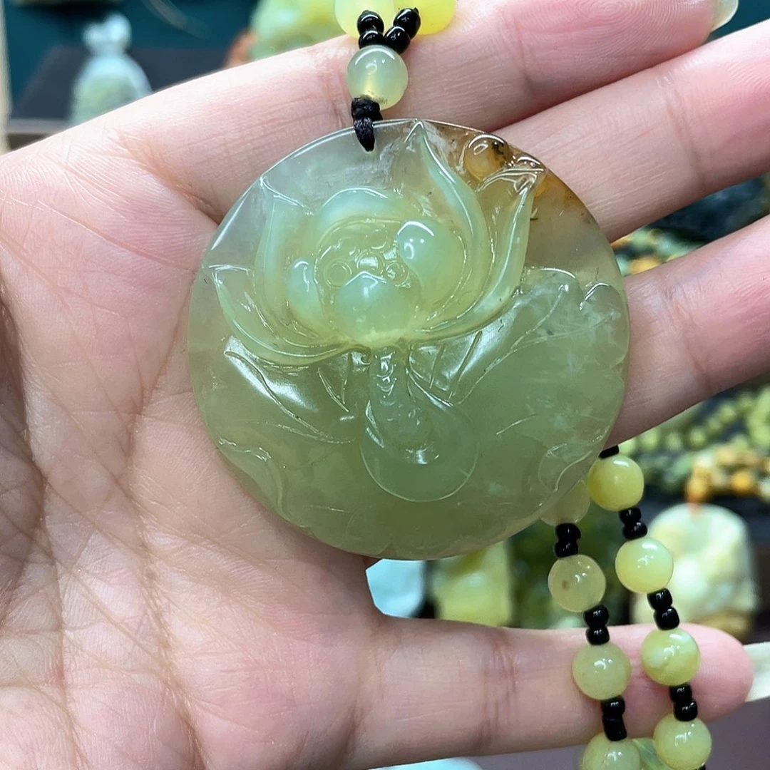 蛇纹石玉颈饰未镶嵌