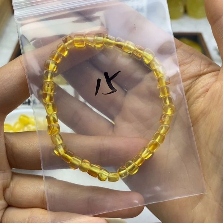 蜜蜡未镶嵌裸石尺寸5加，个别微杂