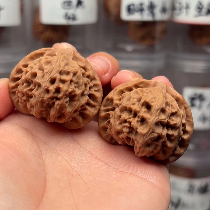 哼***哼吊坠桃核38宫灯111
