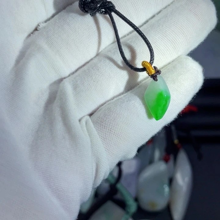 翡翠未镶嵌挂件片料