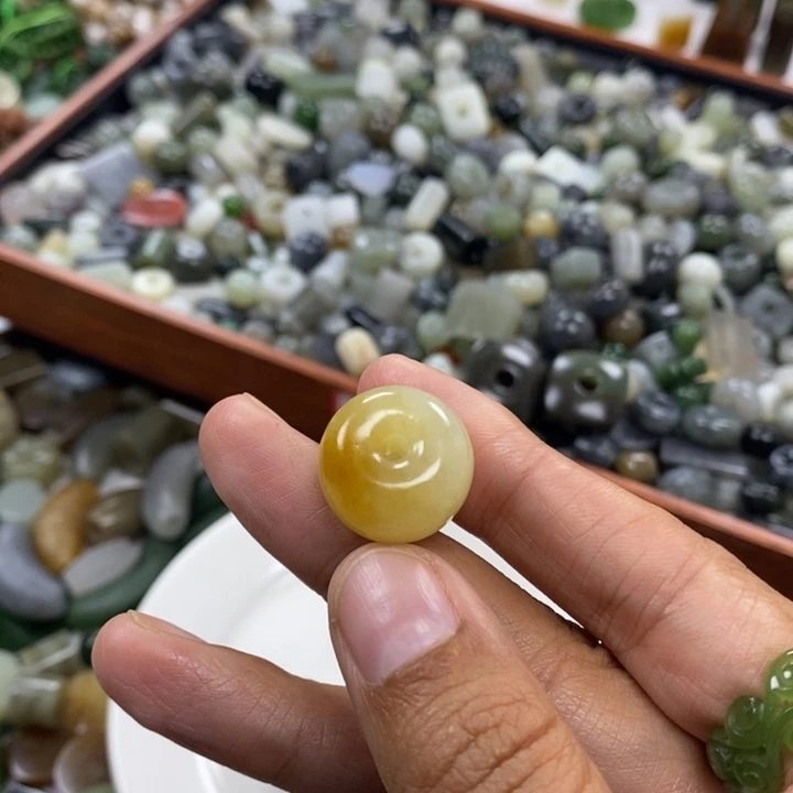 果***酱和田玉未镶嵌挂件